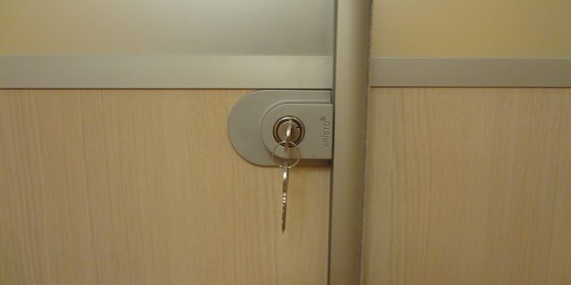 замок для раздвижного шкафа